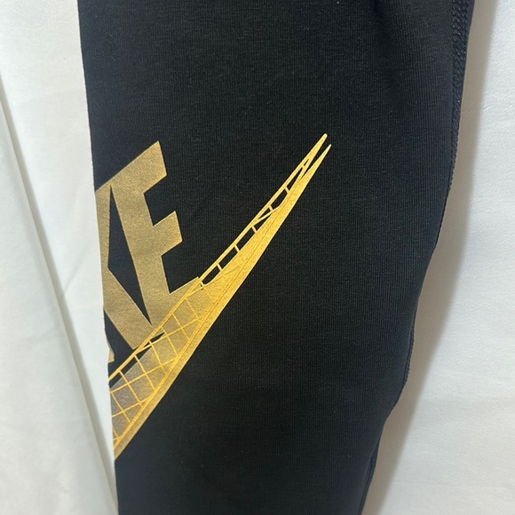 Nike Black and Blue Athletic Leggings with Form-Fitting Design - Picture 8 of 12